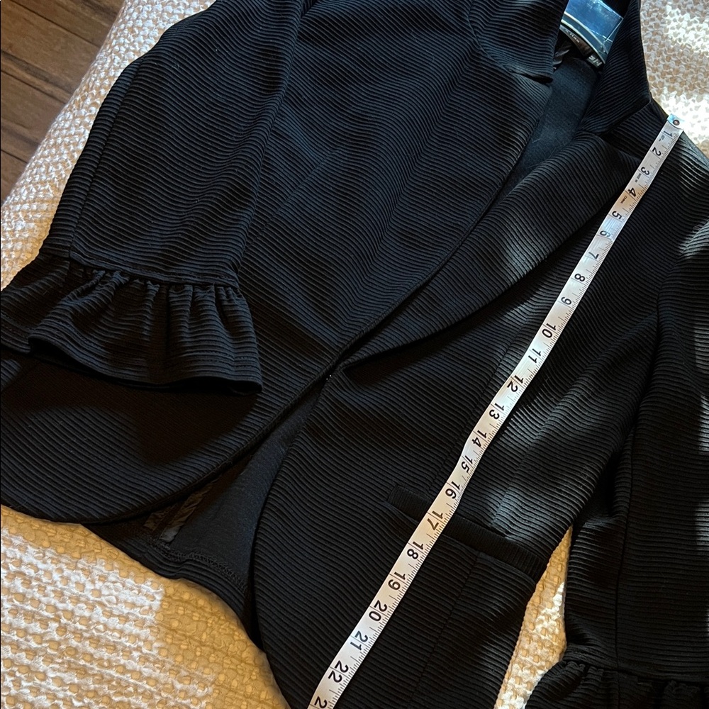 Doe & Rae Black Ruffle Sleeve Blazer - Picture 3 of 5